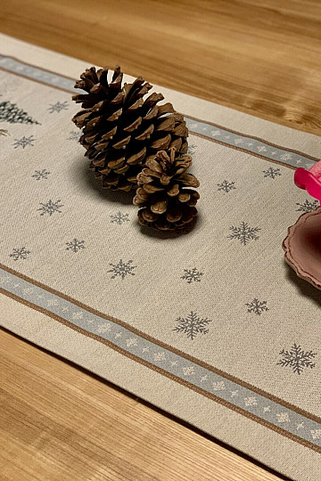 Tapestry tablecloth and scarf ANIMALS AT THE TREE