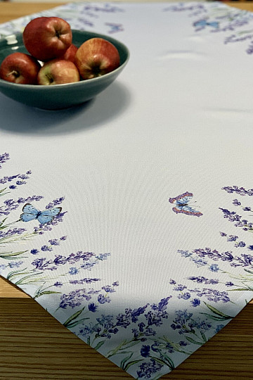 Purple lavender tablecloths and scarves with bow ties
