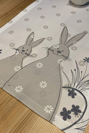 Embroidered tablecloths and scarves HARE white