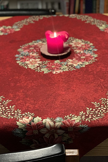 Christmas tapestry tablecloths and scarves CHRISTMAS ROSES - HOLLY WREATH RED