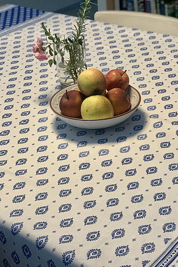 Tablecloths with a border - Teflon treatment