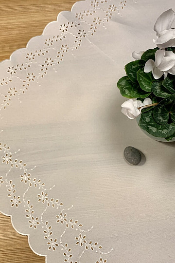 Embroidered tablecloth and oval EMBROIDERED FLOWERS white