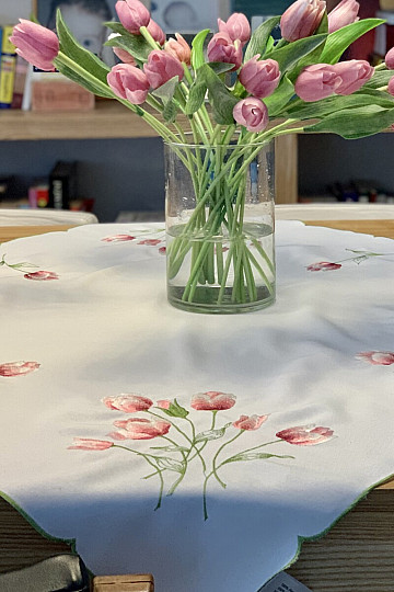 Embroidered tablecloth and oval embroidered TULIPS