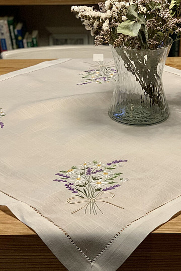 Embroidered tablecloth and shawl BOUQUET OF DAISY