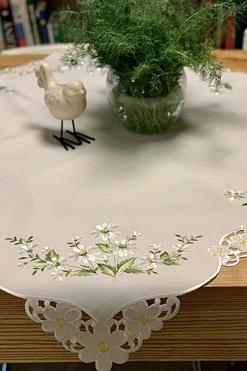DAISY embroidered tablecloth and scarf