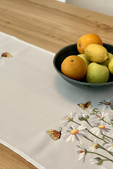 Embroidered tablecloth and scarf DAISIES AND BUTTERFLIES