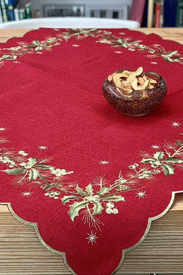 MISTLET GREEN tablecloth and oval tablecloth