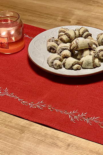 Embroidered Christmas tablecloth and shawl MISTLET RED