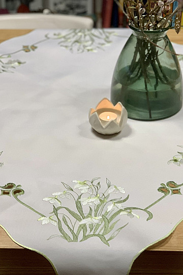 Embroidered tablecloth and scarf SNOW WHITE