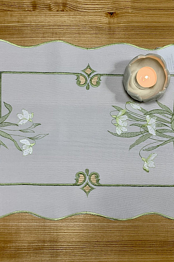 Embroidered placemat SNOW WHITE