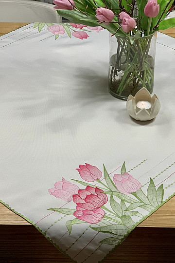 Embroidered tablecloth and scarf Pink tulips
