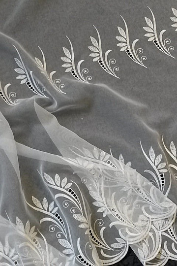 Curtain with embroidered skirt 898