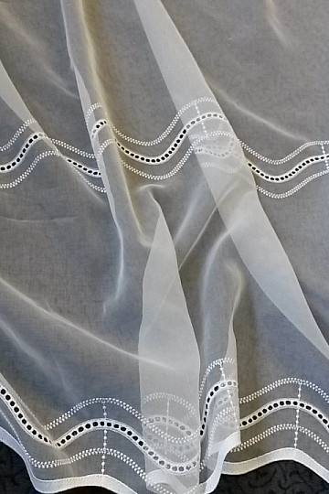 Curtain with embroidered border 375