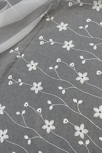 Modern embroidered curtain GERSTER 11666 white flowers