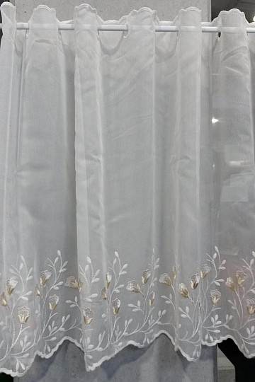 Curtain with Roses