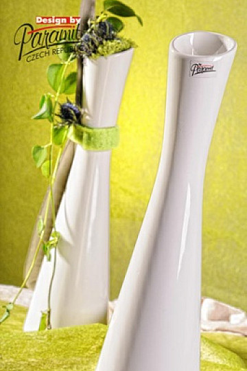 LINK white porcelain vase