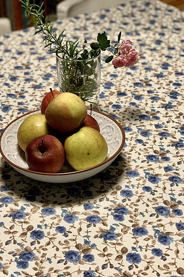 LAURA tablecloth - small blue flowers