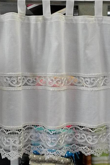Curtain on loops 1406 white