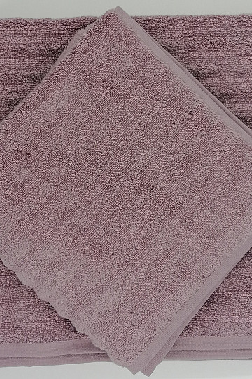 Lila towel and bath towel