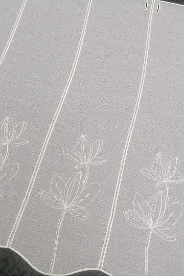 Embroidered curtain for stained glass 11752/0010