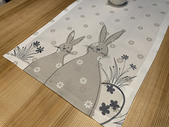 Embroidered tablecloths and scarves HARE white