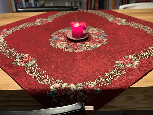 Christmas tapestry tablecloths and scarves CHRISTMAS ROSES - HOLLY WREATH RED
