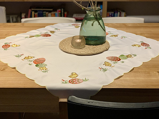 Embroidered tablecloths and scarves CHICKEN yellow