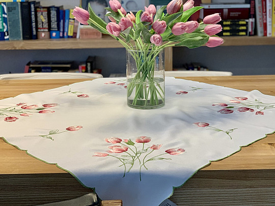Embroidered tablecloth and oval embroidered TULIPS