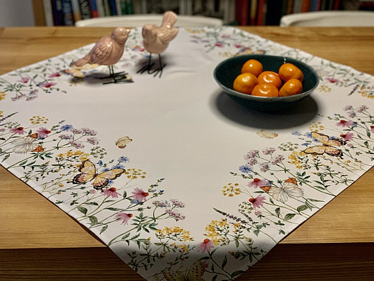 MEADOW BUTTERFLIES tablecloth and scarf