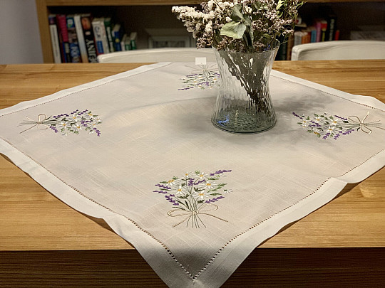 Embroidered tablecloth and shawl BOUQUET OF DAISY