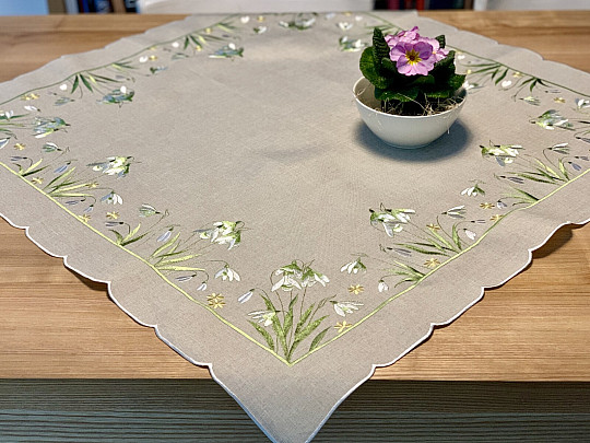 SHOW WHITE embroidered tablecloth and scarf
