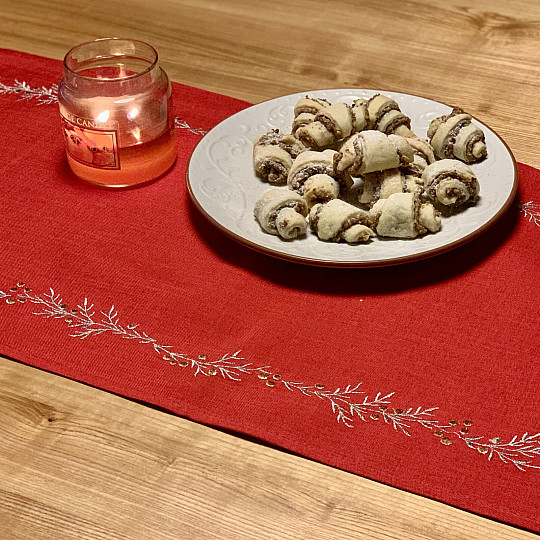 Embroidered Christmas tablecloth and shawl MISTLET RED