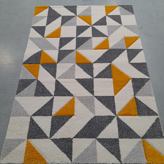 Childrens piece carpet YELLOW TRIANGLES