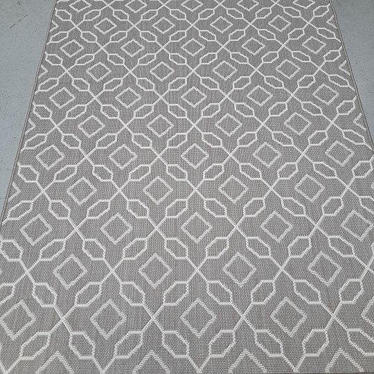 Duce outdoor rug in - out geometry