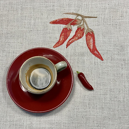 Tablecloth with linen blend PEPPERS