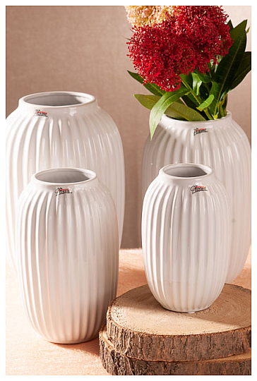 VASE VROBEK A white