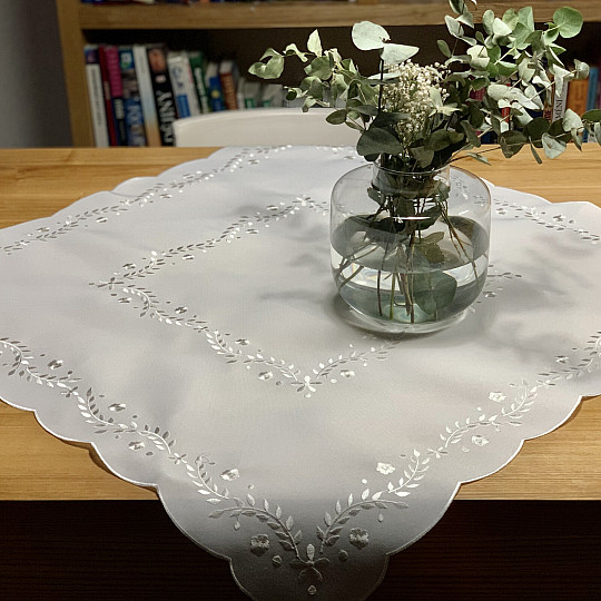 Tablecloth and scarf WHITE FLOWERS embroidered