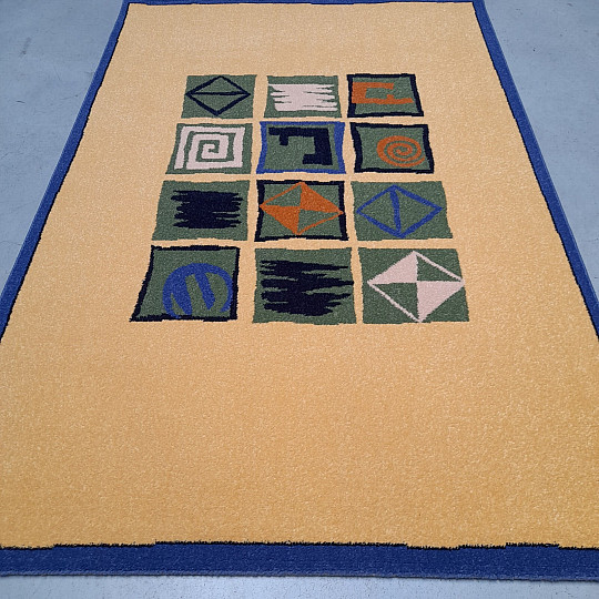 Modern geo piece carpet