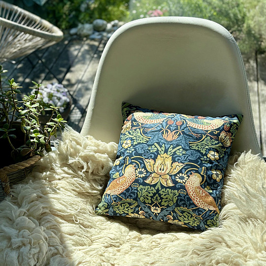 Decorative pillowcase BIRDS AND STRAWBERRIES