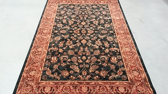 Luxurious woolen carpet ROYAL allover flower green/black