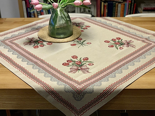 Tapestry tablecloths and scarves TULIPANS