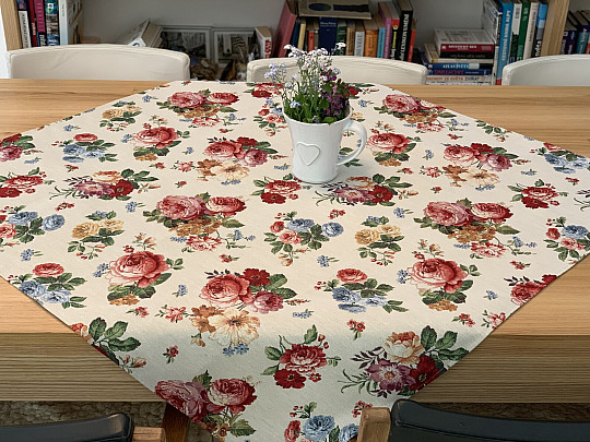 Tapestry Romantic Roses Tablecloth