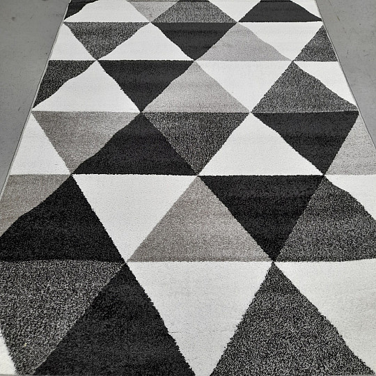 Piece carpet LOTTO triangles black / white