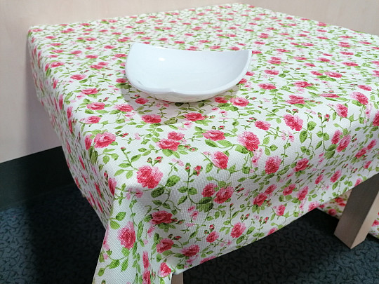 LAURA tablecloth - small pink flowers