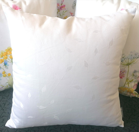 Decorative pillowcase Damask leaves