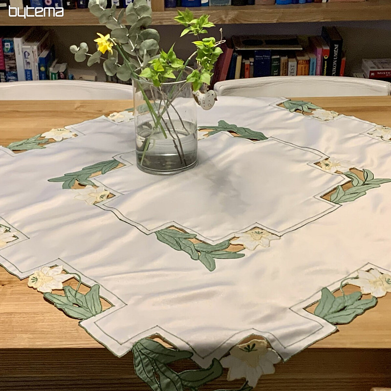 Daffodils embroidered tablecloth