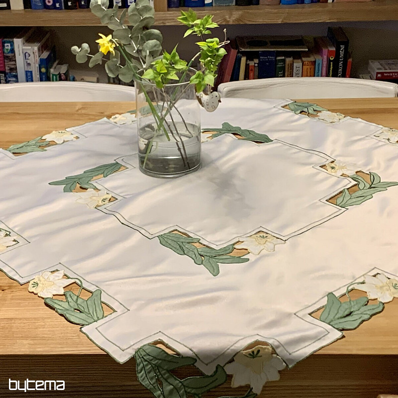 Daffodils embroidered tablecloth
