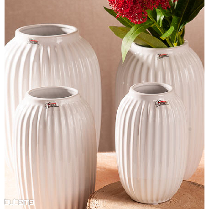 VASE VROBEK A white