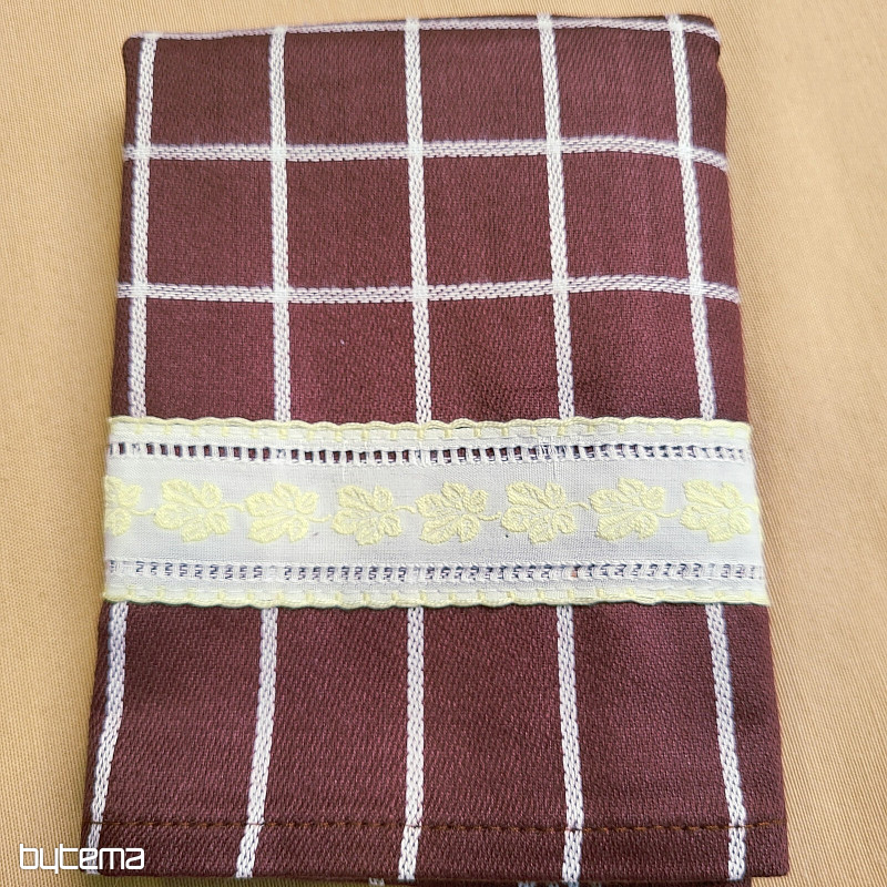 GRANDMOTHERS BROWN TOWELS WITH LEAVES