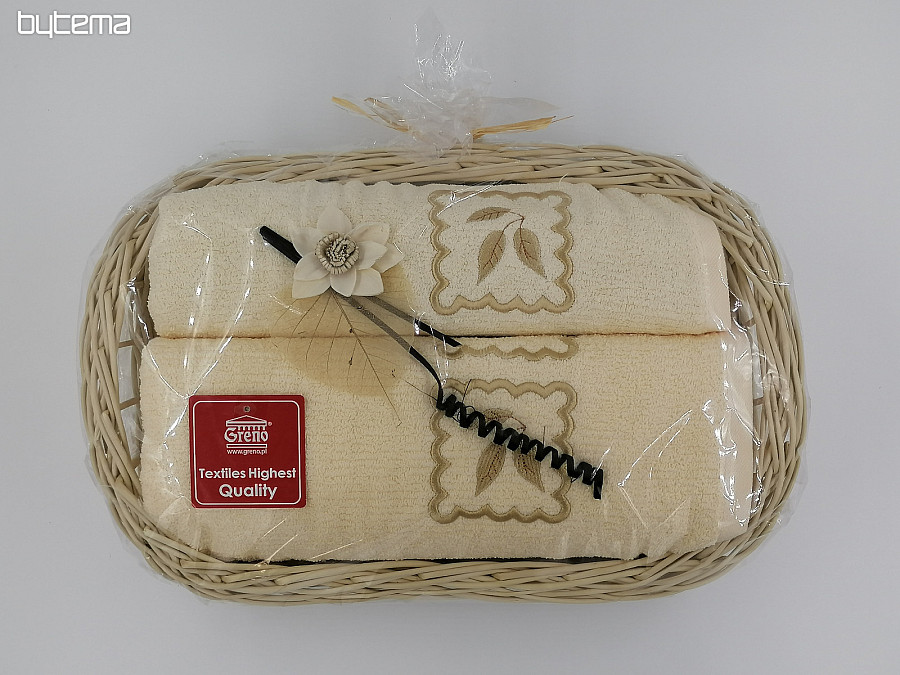 Luxury Set Of Towel And Bath Towel In A Wicker Basket Cream Bytema